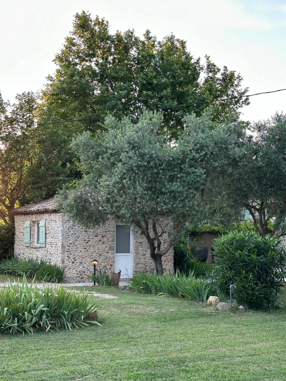 Châteauneuf-du-Rhône Maisonnette Independante Au Calme Dans Un Grand Jardin المظهر الخارجي الصورة